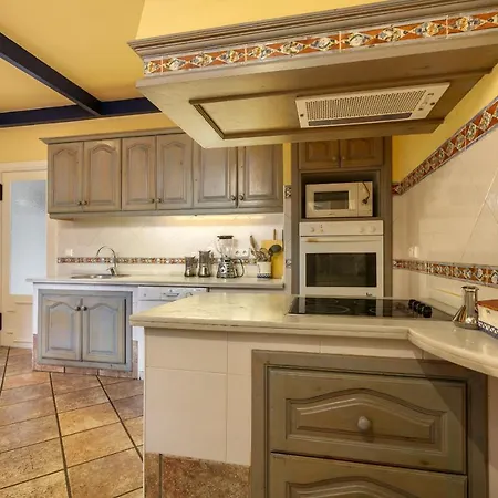 Villa Arin - Beachside Family Home Estepona Extérieur photo